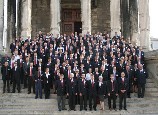 Les Membres de l'ASP devant le Panthéon