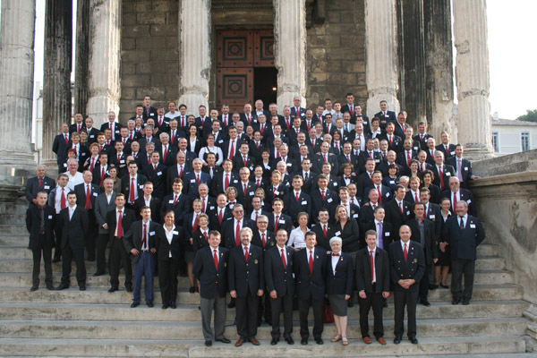 Les Membres de l'ASP devant le Panthéon
