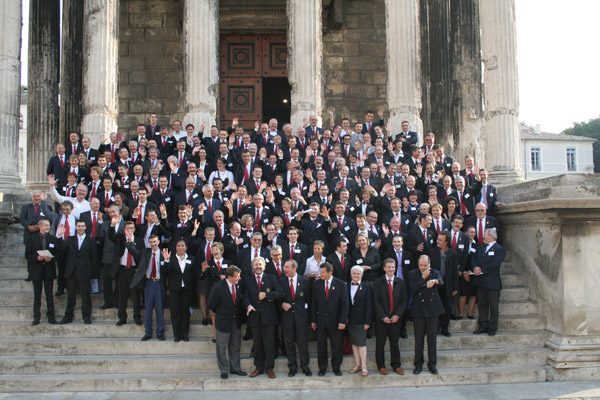 Les Membres de l'ASP devant le Panthéon