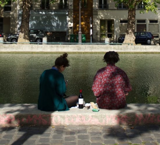 Pique-Nique au vin sur les quais parisiens photo @MARTIN BUREAU / AFP