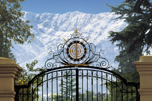 Chiles_Heritage_Wineries_Cousino_Macul_gate