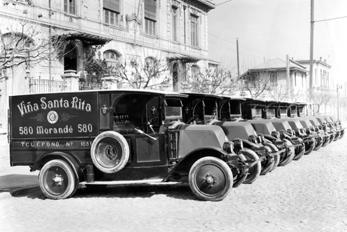 Chiles_Heritage_Wineries_Vina_Santa_Rita_distribution_trucks_1925