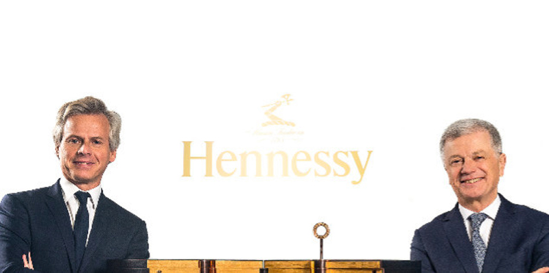 Ayant pour emblème un bras armé d’une hache, la maison Jas Hennessy est piloté jusqu’à cet été par Laurent Boillot (à gauche) et Bernard Peillon (à droite). - crédit photo : Moët Hennessy